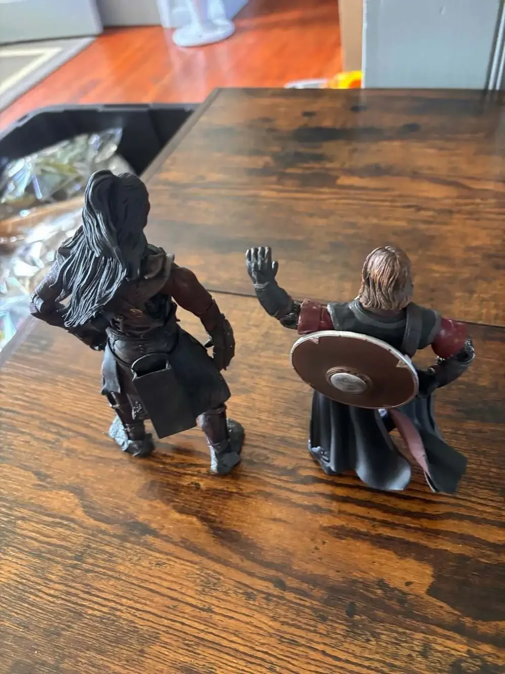 ToyBiz Lord of the Rings Aragorn and Uruk-Hai Lurtz 7-Inch Action Figures Lot